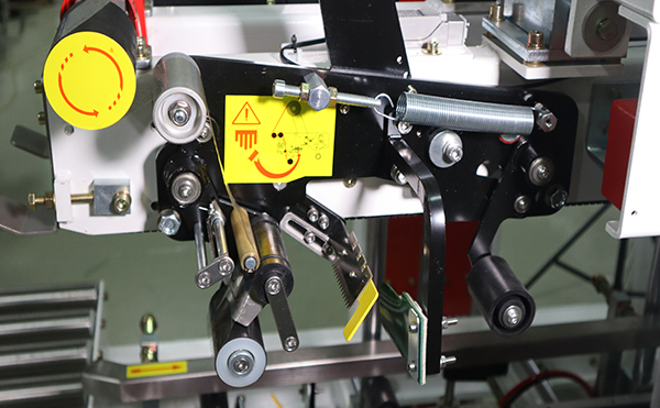 角邊全自動(dòng)封箱機(jī),全自動(dòng)封箱機(jī),自動(dòng)封箱設(shè)備